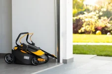 Battery-powered lawn mower STIGA Collector 136 AE K, set with battery and charger