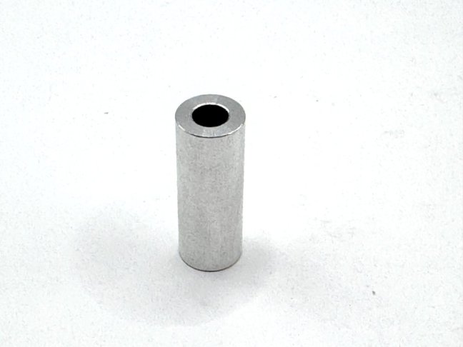 Upevňovacie puzdro výfuku 5x10x26,7 pre reťazovú pílu MAKITA / DOLMAR PS6100, PS32C, EA6100P, 165174030